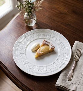 Vista Alegre Decorative Dessert Plate, Model View