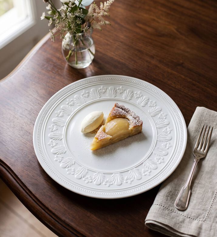 Vista Alegre Decorative Dessert Plate, Model View