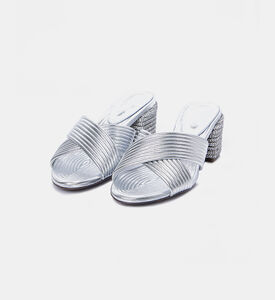 كعب مفتوح من الخلف مزين بأحجار الراين