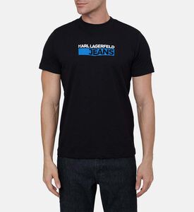 تيشيرت بشعار بقصة ضيقة