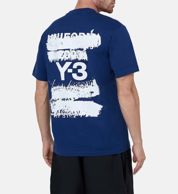 تيشيرت بأكمام قصيرة بطبعة غرافيكية