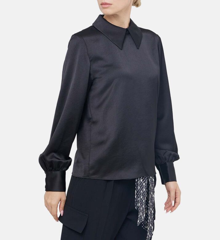 تيانا تتدفق أعلى الساتان