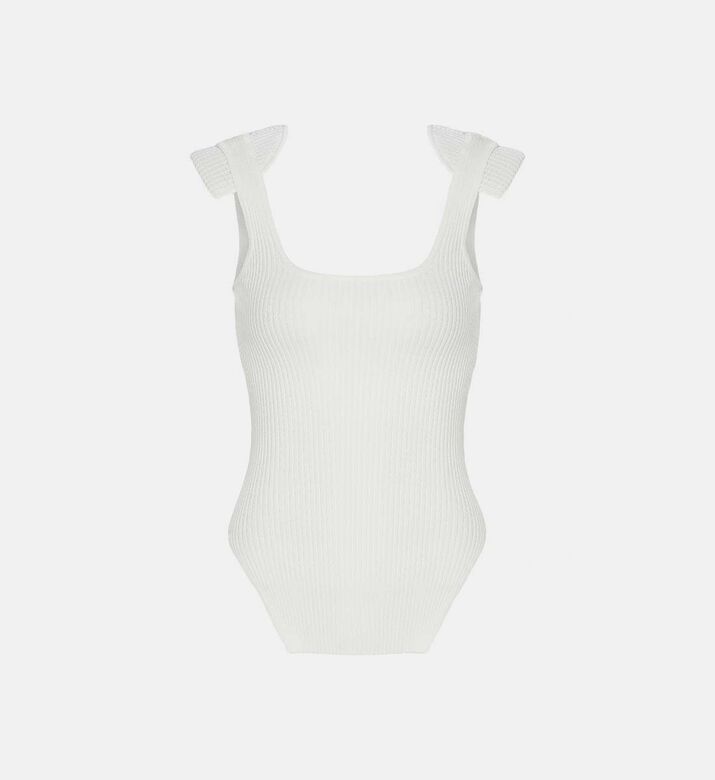 بلوزة بدون أكمام مع كتافات