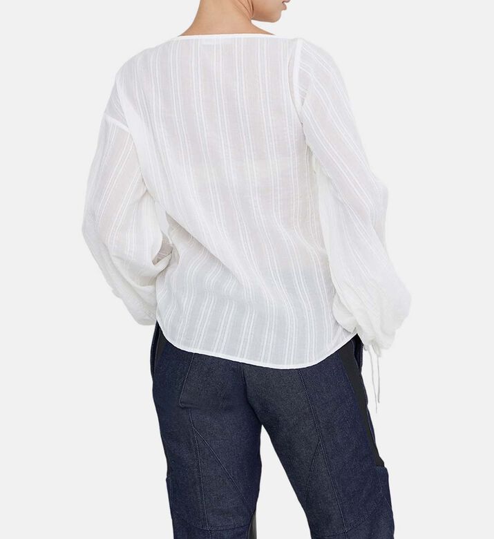 بلوزة قطنية مزينة بأزرار