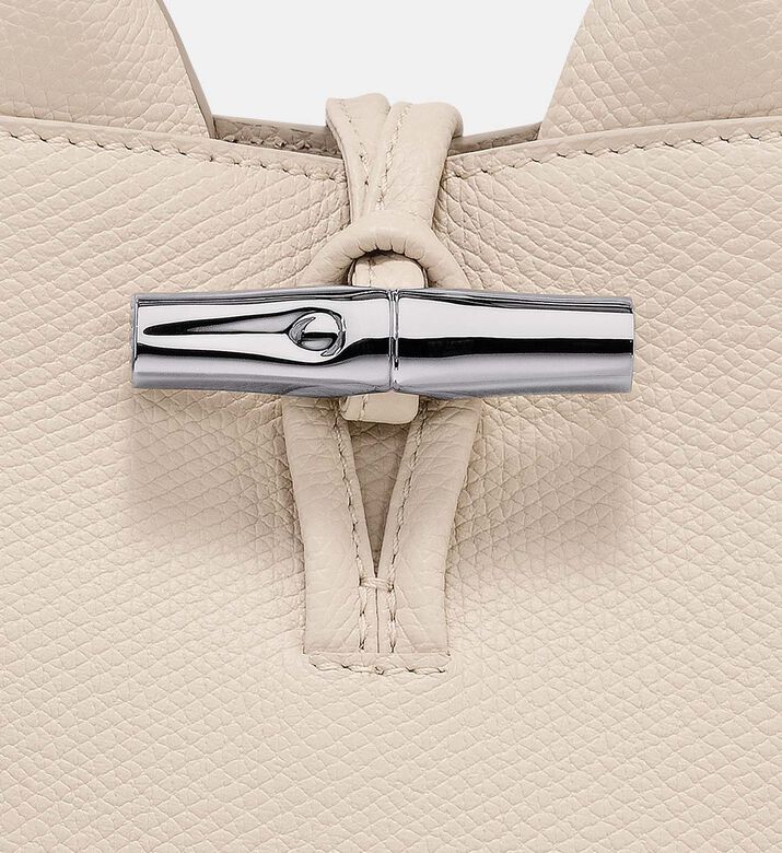 حقيبة يد صغيرة للغاية جلد مطرزة بشعار