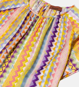 قميص بطبعة متعرجة ملونة