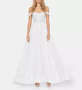 AAVVA Dress Hazar, Model View