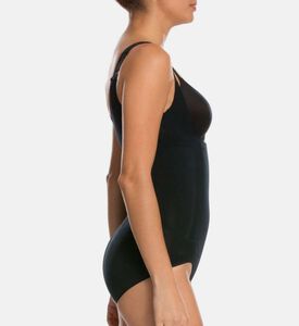 ملابس داخلية مفتوحة الصدر