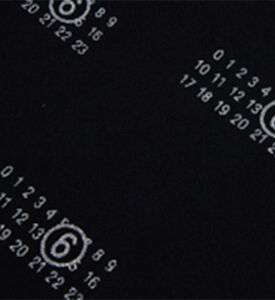 تيشيرت بأكمام طويلة بطبعة لوغو على كامله