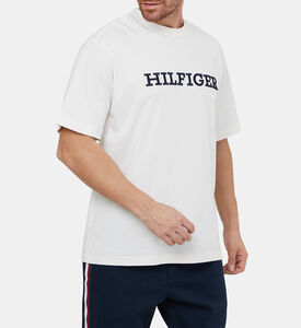 تيشيرت بأحرف العلامة بقصة كلاسيكية