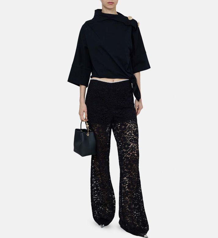 بنطال عريض الساقين مطرز بدانتيل وأزهار