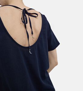 تيشيرت إلا مطرز بقصة عادية