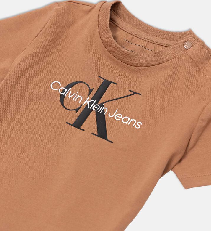 تيشيرت من الدينيم بطبعة Monogram لحديثي الولادة