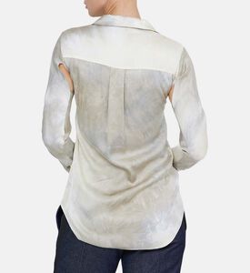 قطع خارج قميص بأكمام طويلة