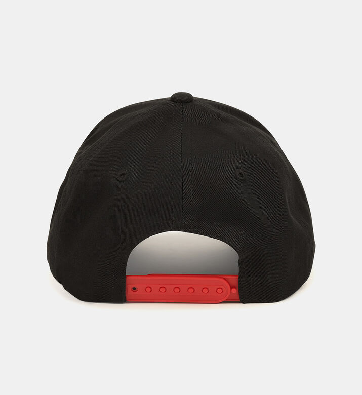 قبعة بلوغو بتأثير مطاطي