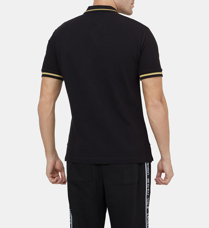 قميص بولو بتطريز ذهبي