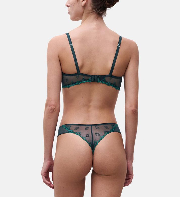 Chantelle Tanga, Model View