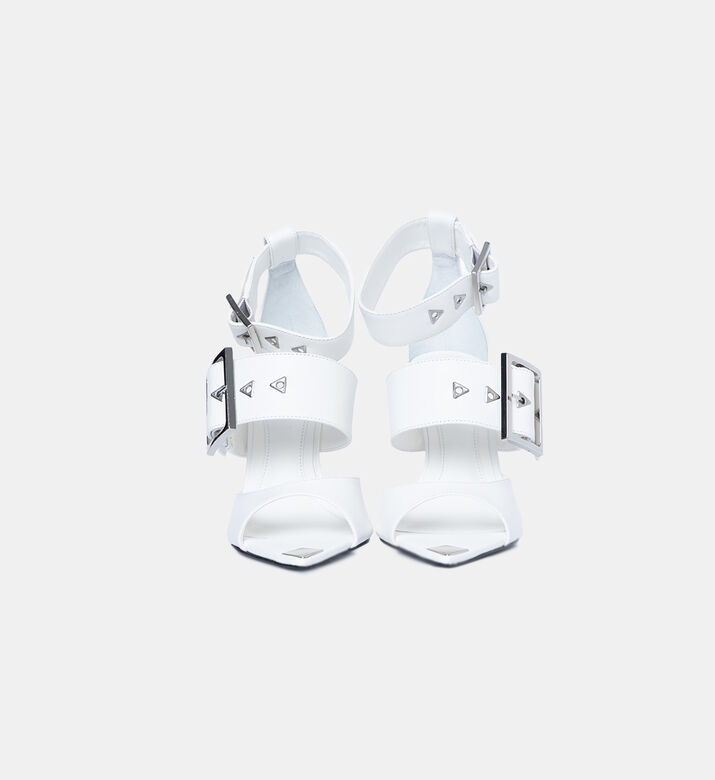 صندل بكعب عالٍ بمقدمة مدببة