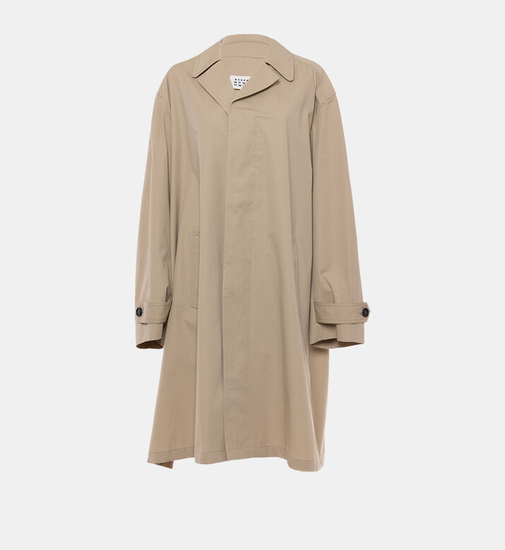 معطف كلاسيكي بأكمام طويلة وأزرار للإغلاق