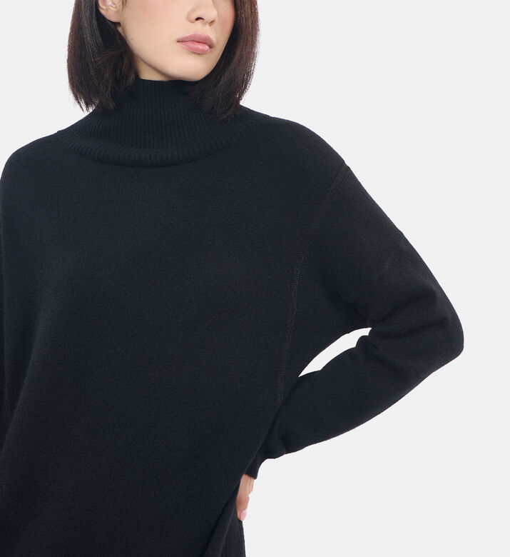 فستان قصير بياقة عالية