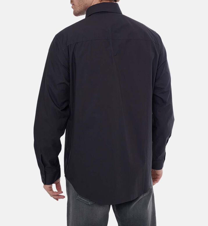 قميص بصف أزرار بتطريز شعار