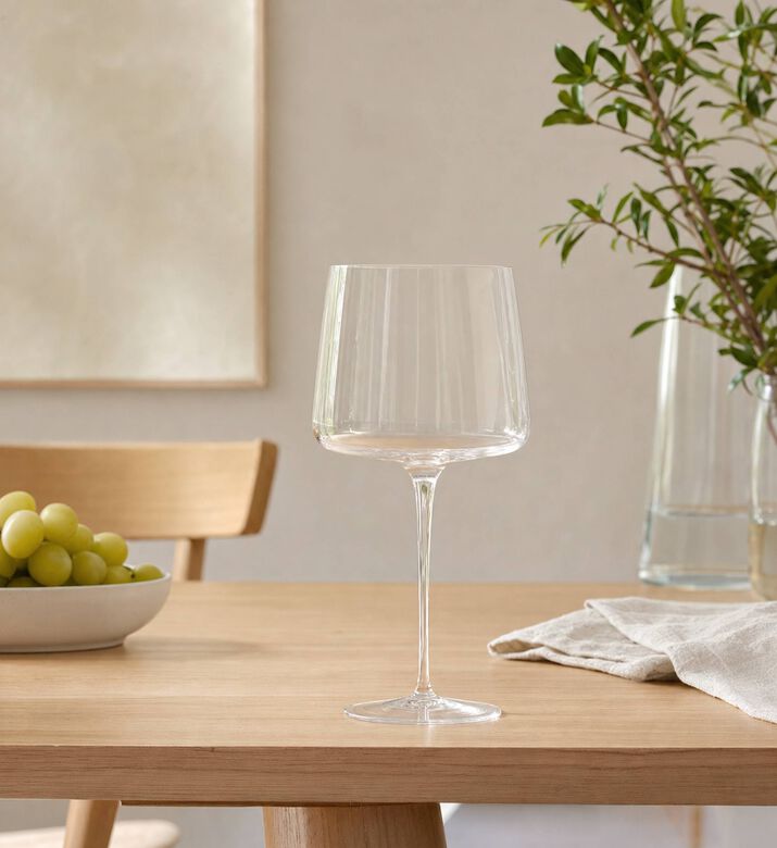Lsa Metropolitan Wine Glass 400ml Clear X 4, Model View