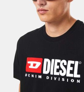 تي شيرت بشعار الصوف بقصة ضيقة