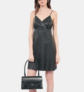 فستان قصير جلد بياقة بشكل V