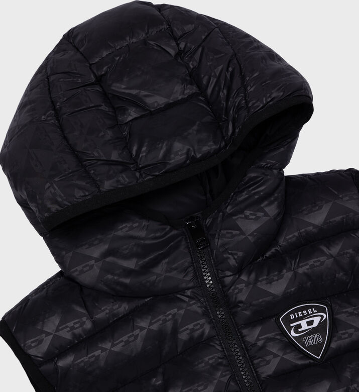 جيليه مبطن برقعة شعار الصبي