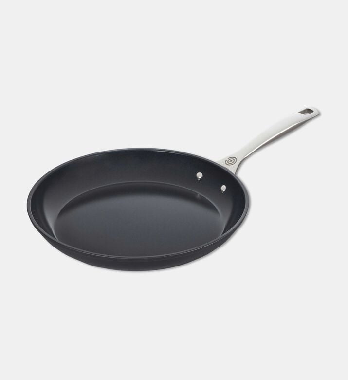 Le Creuset Essential 3-ply Uncoated Frying Pan, Packshot View