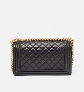 حقيبة شانيل بوي متوسطة الحجم بجلد مبطّن بغطاء قلاب مملوكة مسبقًا