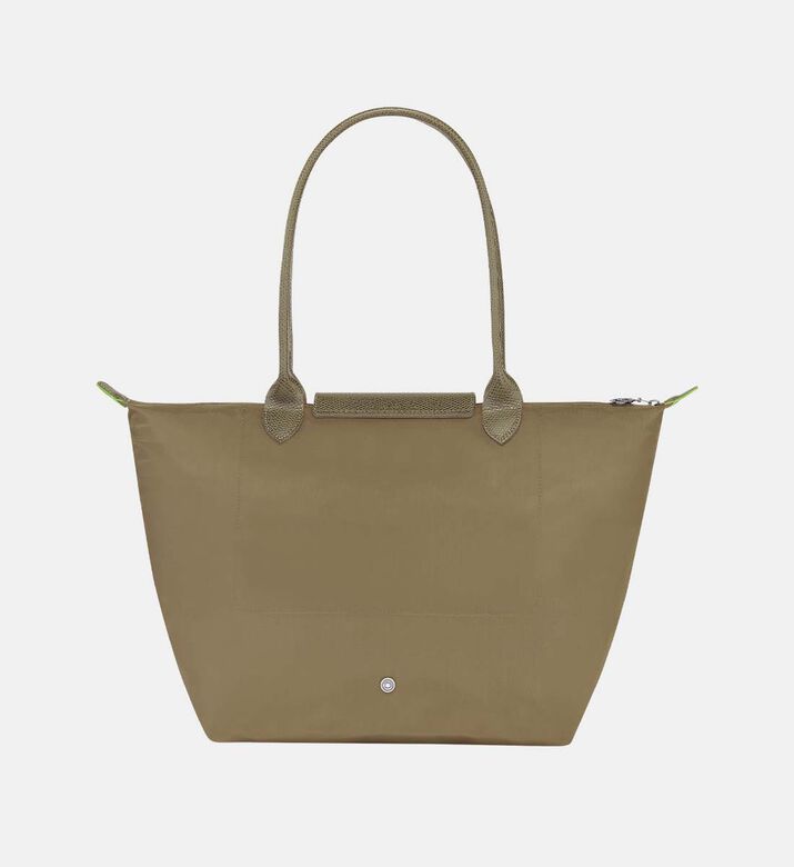 حقيبة يد كبيرة مطرزة بشعار العلامة