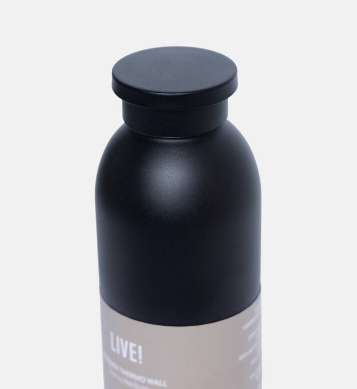 قنينة ثيرموس بجدار