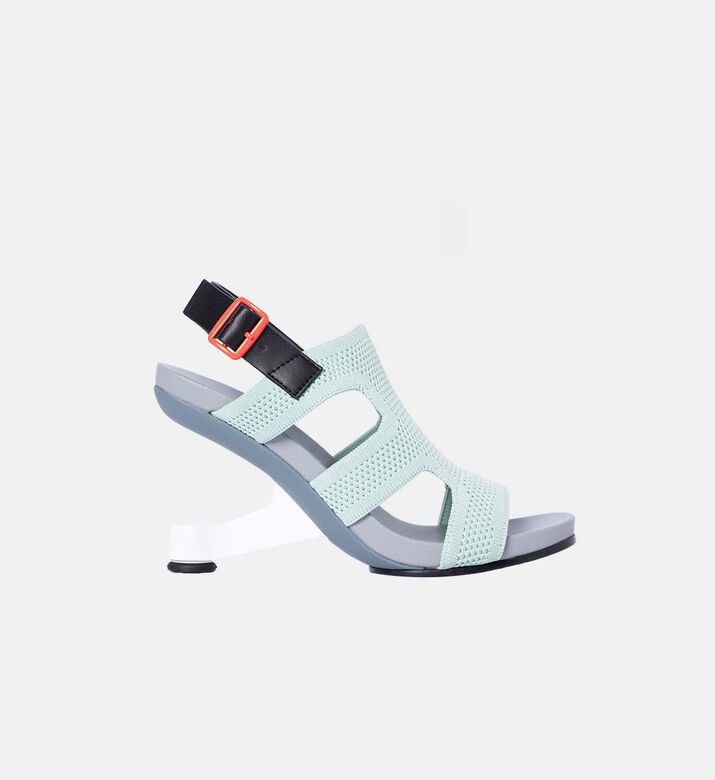 صندل بكعب منحوت مفتوح من الأمام