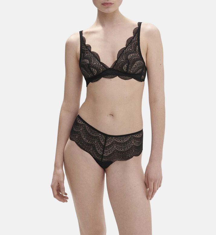 Simone Perele Karma Seamless Lace Shorty Brief, Black, Xl, Model View Simone Perele Karma Seamless Lace Shorty Brief, Black, Xl, Model View