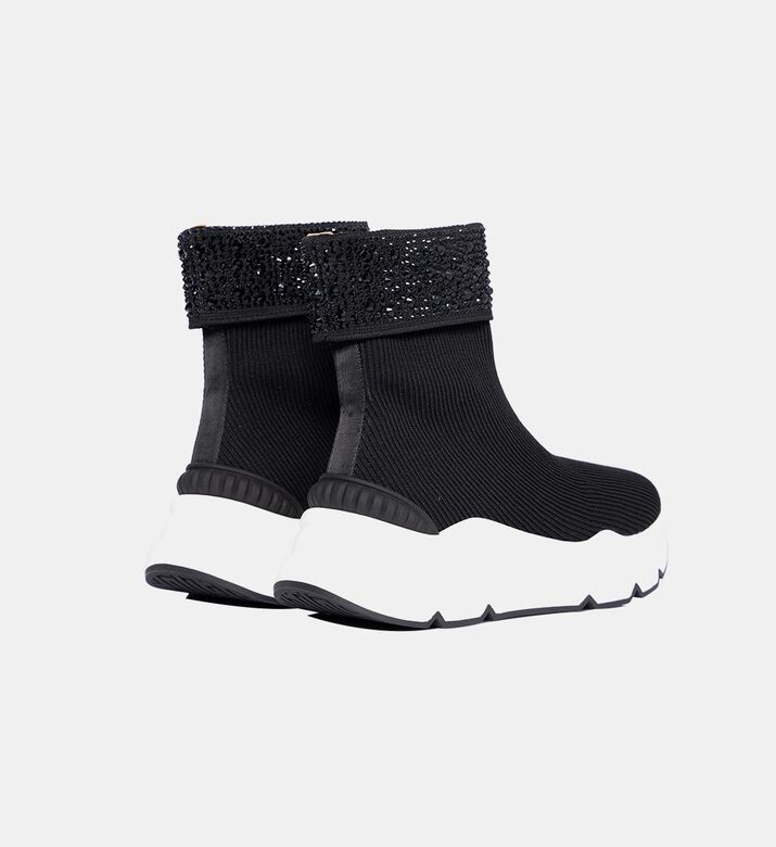 سنيكرز بنعل جلد بلون مغاير