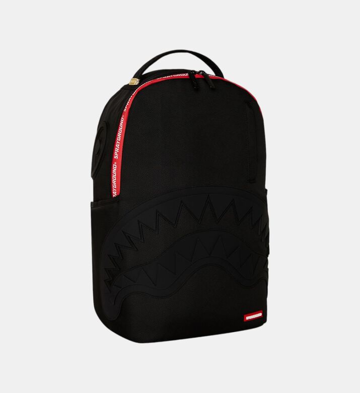 حقيبة ظهر مزخرفة بفم سمكة قرش