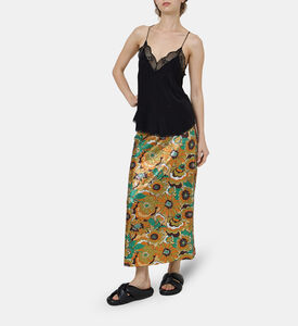 تنورة متوسطة الطول مزينة بترتر بأزهار