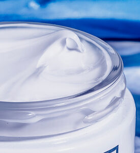 Velvet Nourishing Cream With Saffron Flowers 50 Ml