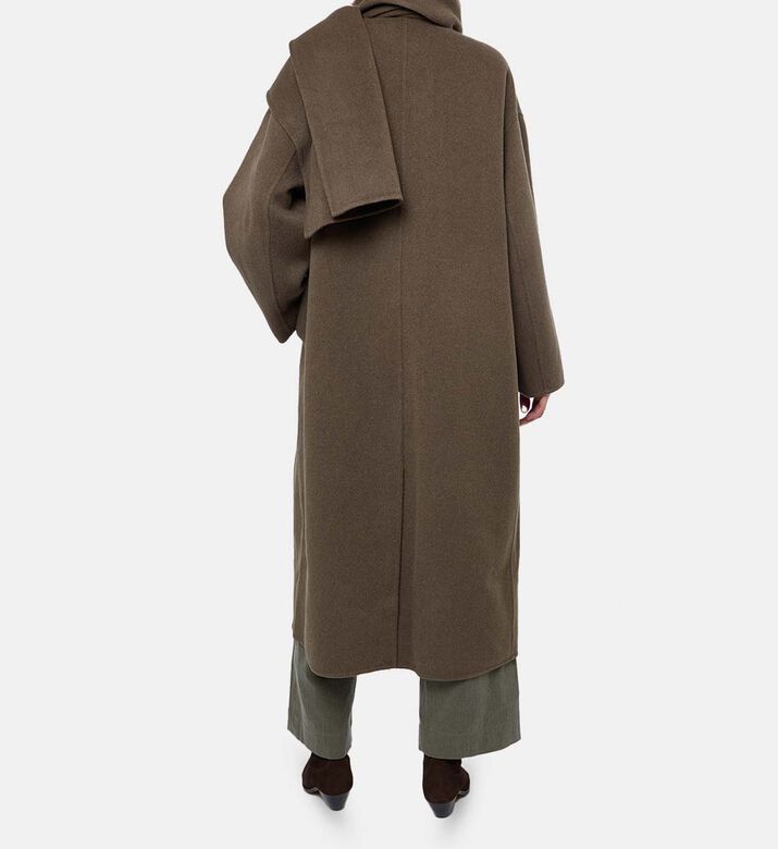 Soeur Coat Finn, Model View
