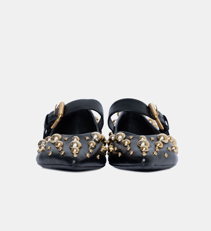 حذاء مفتوح من الخلف جلد بترصيعات معدنية