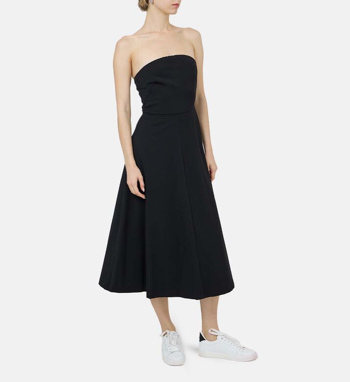 فستان واسع بلا أكمام