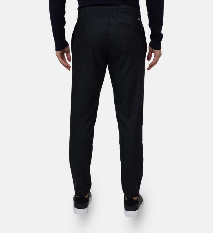 بنطال بساق مستقيمة وحزام مطاطي