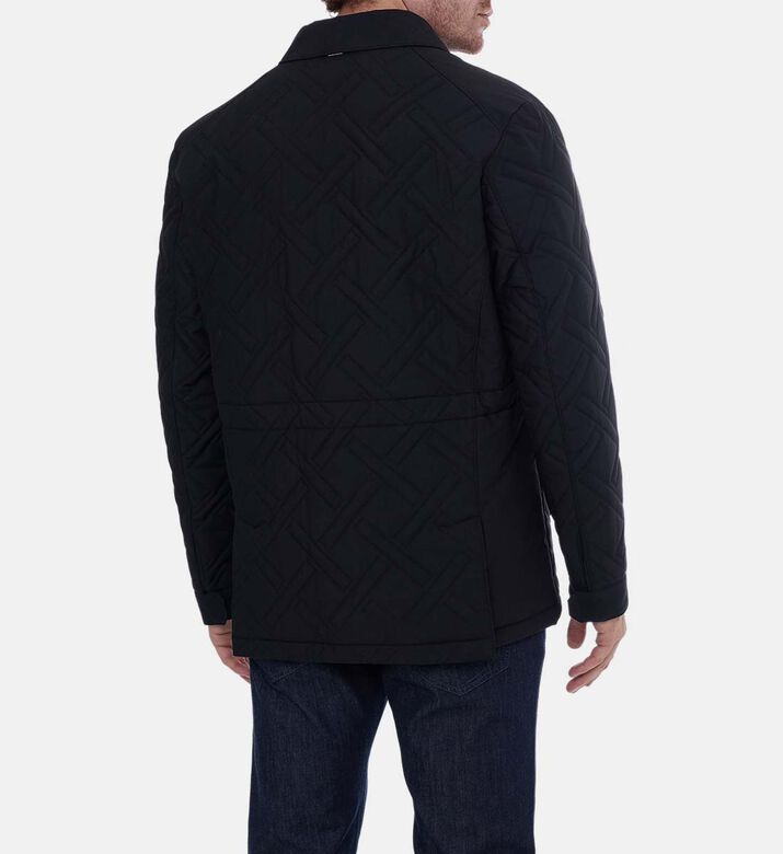 جاكيت بياقة واسعة ومبطنة بنمط الماس