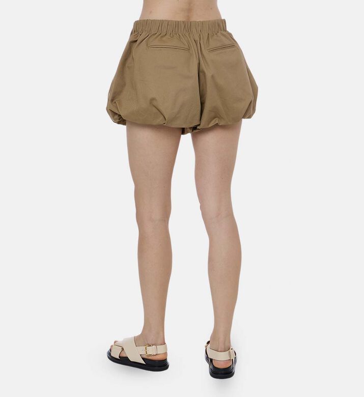 شورت منتفخ بخصر عالٍ وطيّات