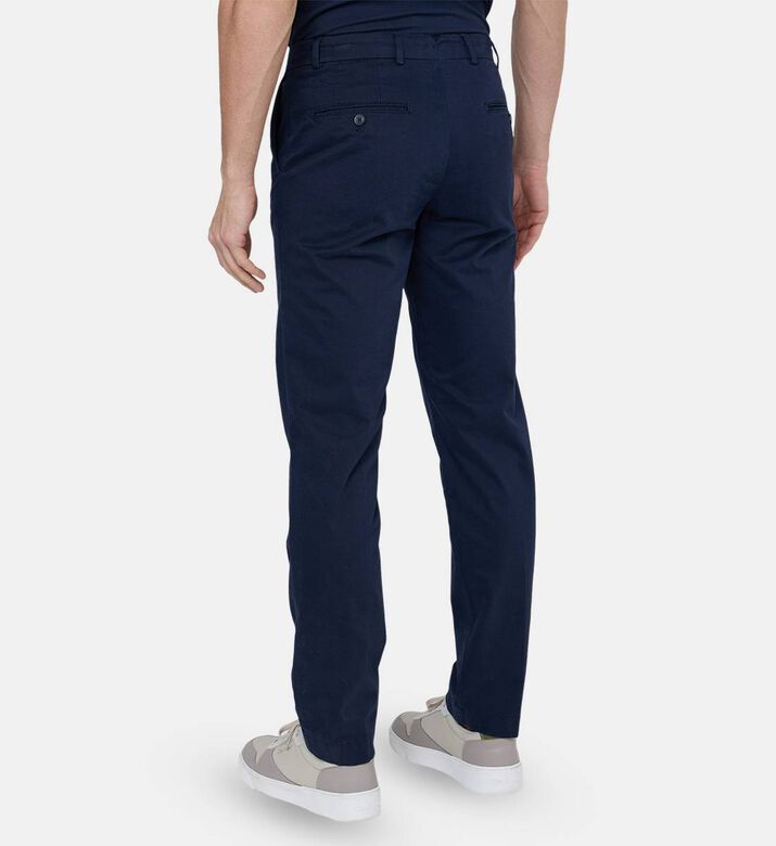 بنطال تشينو ساندرسون بقصة كلاسيكية