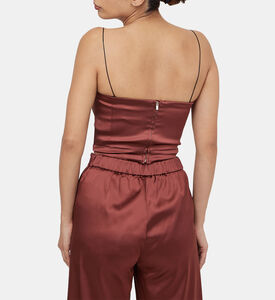 تمتد دوقة الساتان بوستير