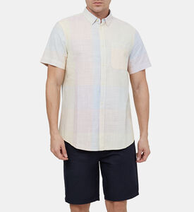 قميص بأكمام قصيرة بمربعات منظمة