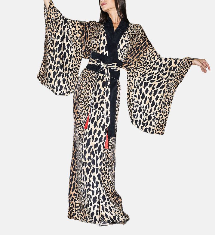 Niluu Kimon Anya, Model View