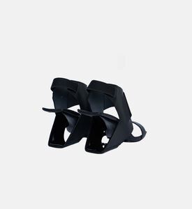 صندل بكعب منحوت ومقدمة مربعة